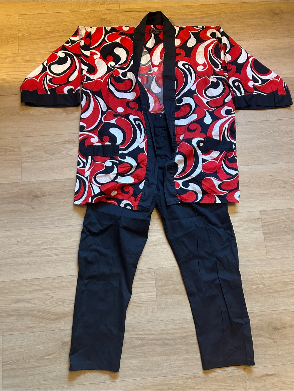 Vintage 70’s kimojama casual lounge wear black and red bold design 100% cotton